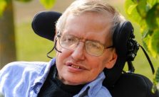 Stephen Hawking – Quem Foi? O que Ele Fez? Conheça a Biografia do Físico 