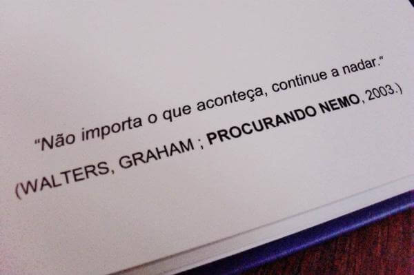 Português: Epígrafe – O que é? Para que serve? Como fazer em trabalhos?