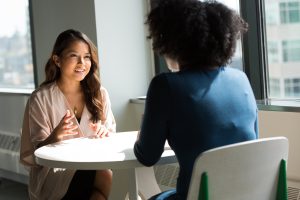 Treine suas falas e como passa as informações para os recrutadores (Foto: Christina/Unsplash)