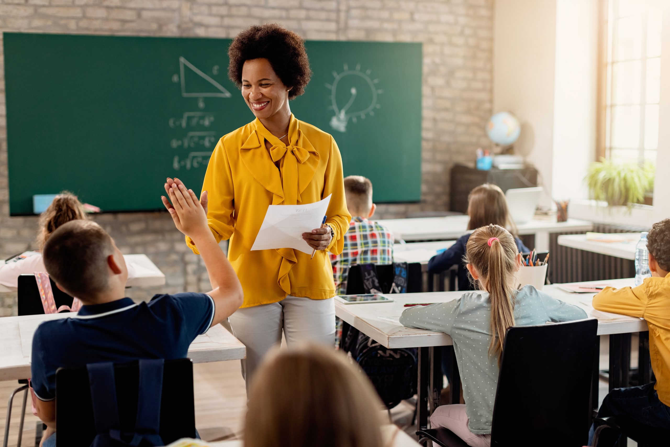 Vantagens e desvantagens de ser Professor no Brasil: vale mesmo a pena? 